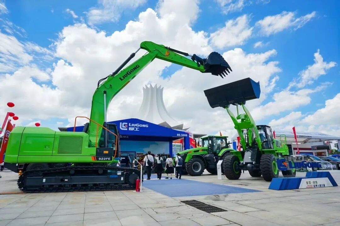 柳工产品在第22届中国—东盟博览会上展示(柳工集团供图)