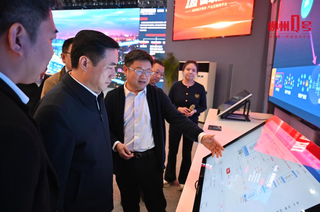 刘胜友参观北京国联视讯信息技术股份有限公司展厅